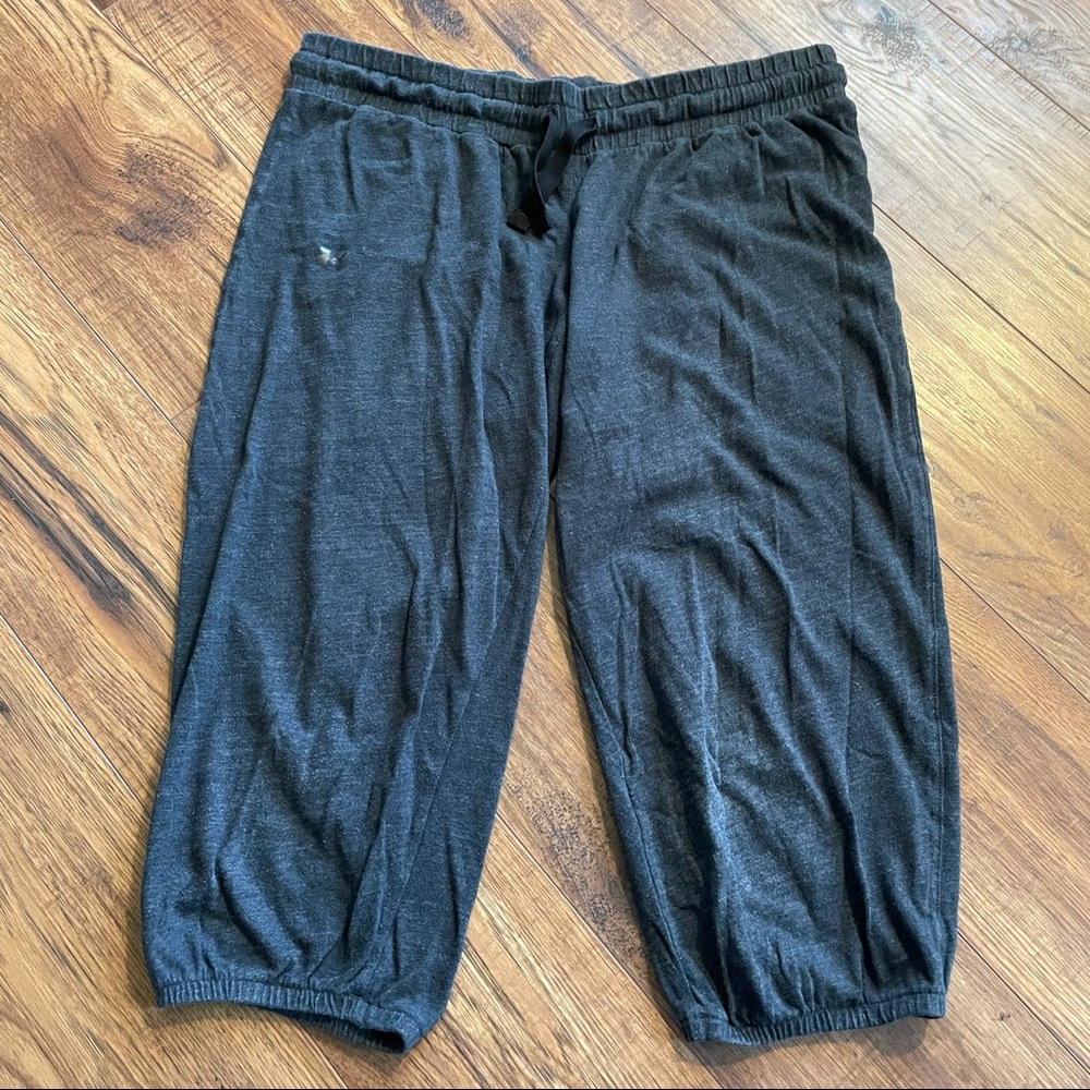 Under Armor Dark Gray Cropped Heat Gear Joggers